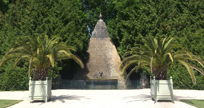 pyramide chateau d'Ancy le Franc