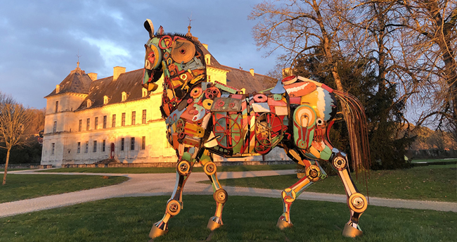 cheval sculpture art exposition inside outside sortie visite chateau ancy le franc bourgogne